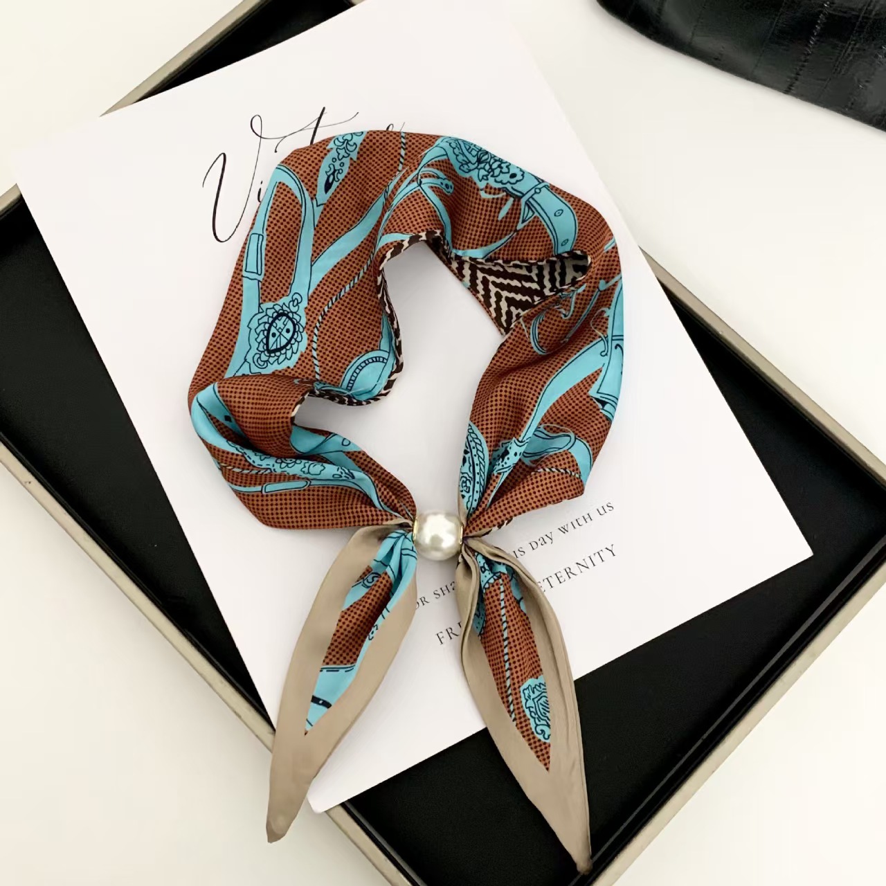 Silk Scarf Square - Syal Magnetik Mutiara Elegan Gaya Korea